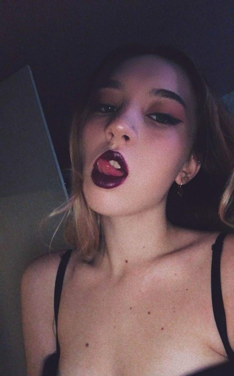 Инга привлекальеная девушка из Славяносербска цена от 3500 руб