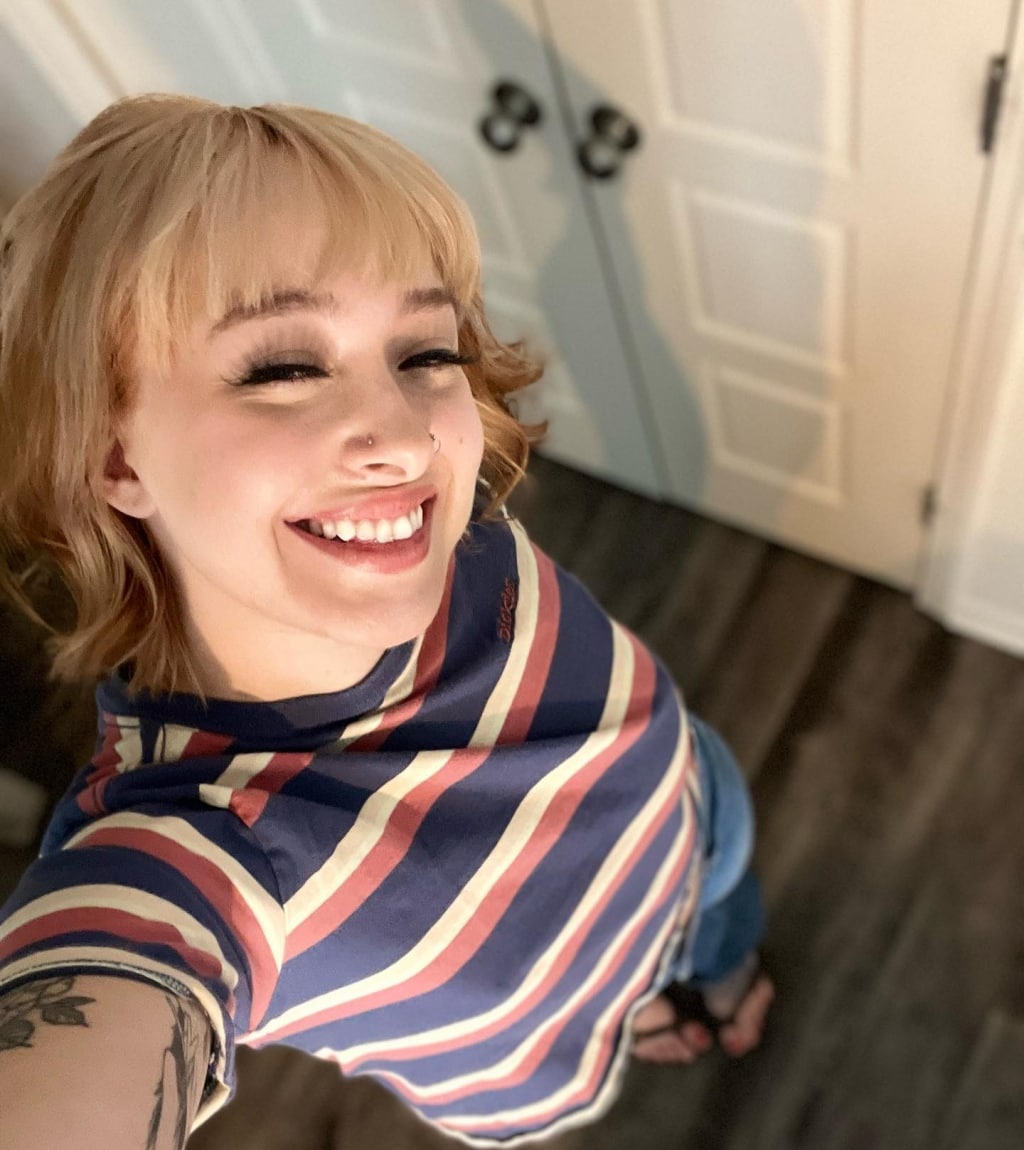 Юля привлекальеная девушка из Славяносербска цена от 5000 руб