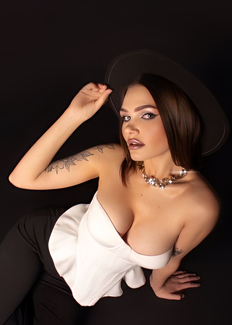 Яна привлекательная девушка из Славяносербска цена от 6000 руб