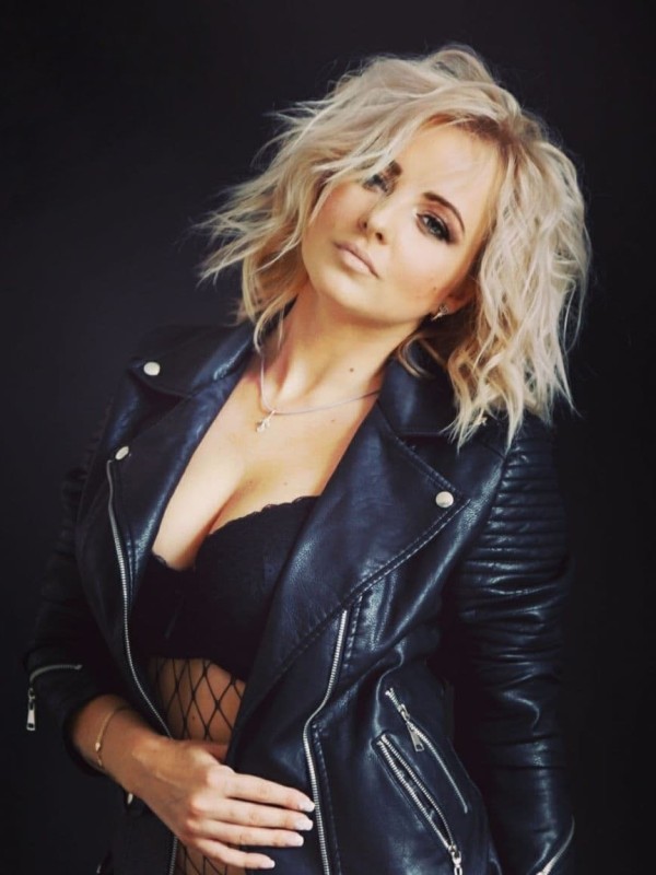 Ольга привлекательная девушка из Славяносербска цена от 3500 руб