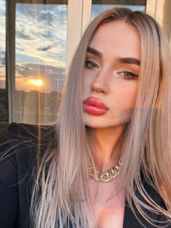 Эмилия привлекательная девушка из Славяносербска цена от 4000 руб