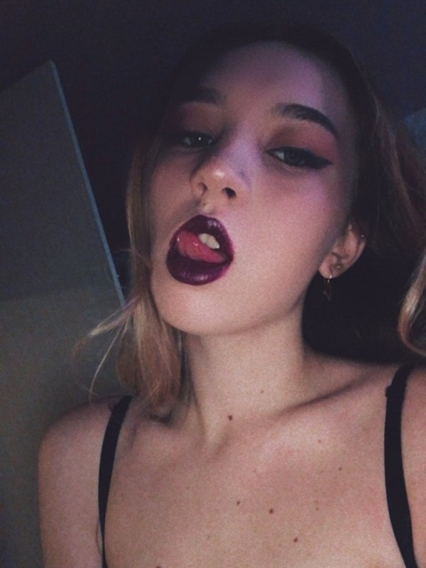 Инга привлекательная девушка из Славяносербска цена от 3500 руб