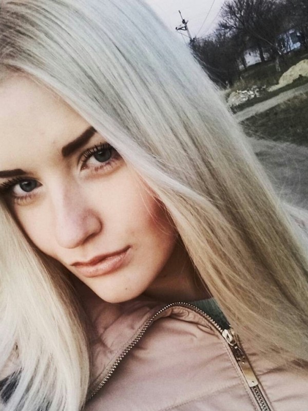 Карина привлекательная девушка из Славяносербска цена от 3500 руб