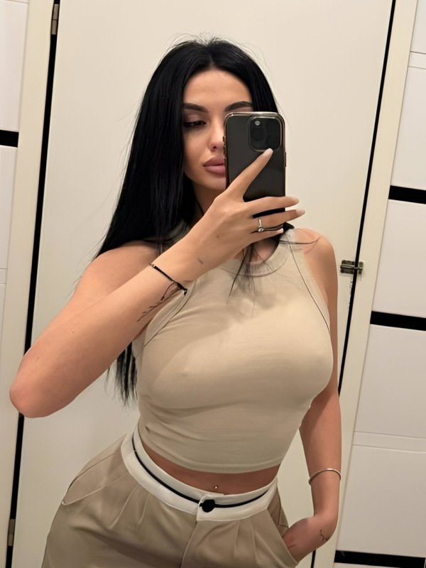 Арина привлекательная девушка из Славяносербска цена от 8000 руб